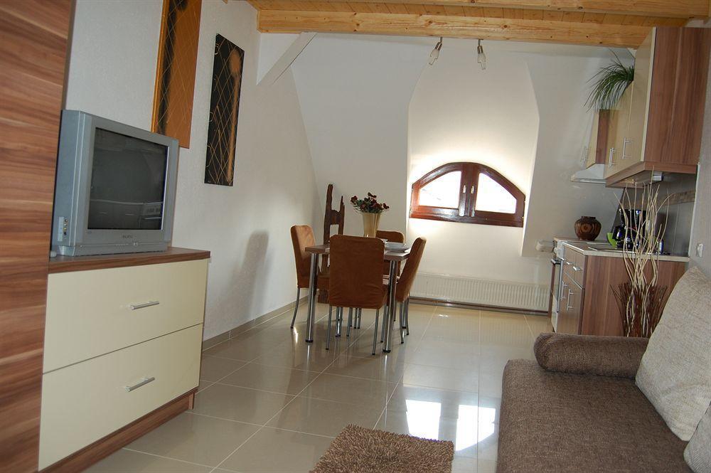 Belvaros Apartmanhaz * Sopron